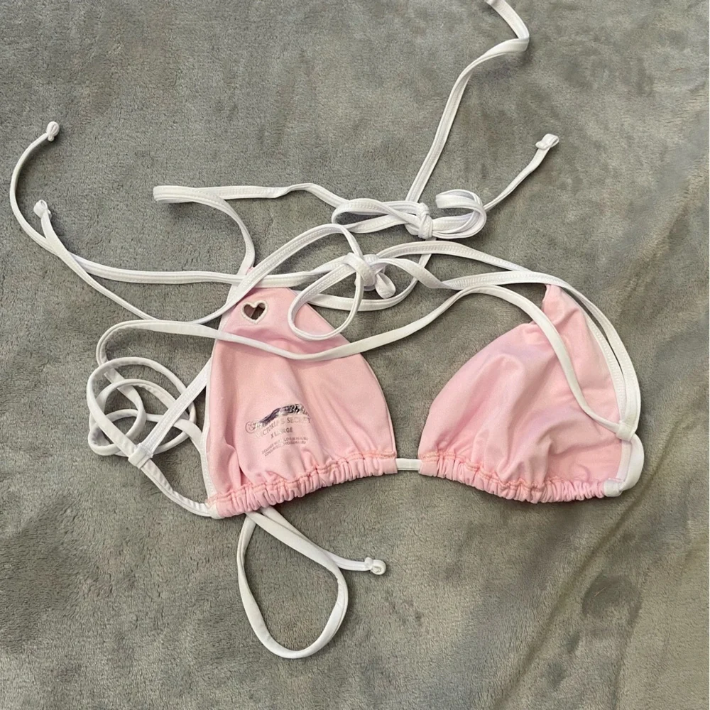 New! Frankies Bikinis Alessa Bikini Top pink with heart cutout 24424